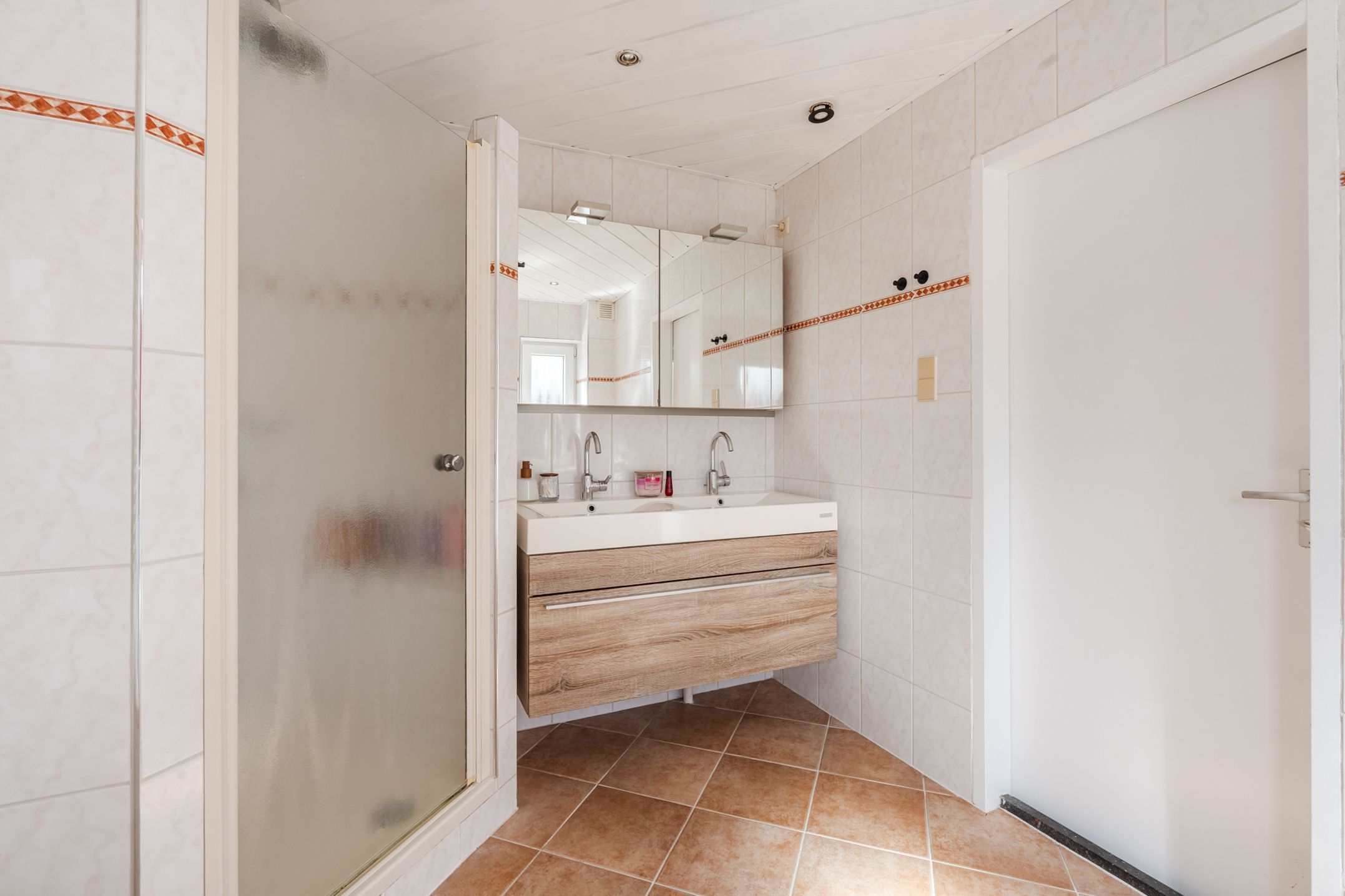 Spacious Semi-Detached Home with 4 Bedrooms, Garage and Energy Label B — 36