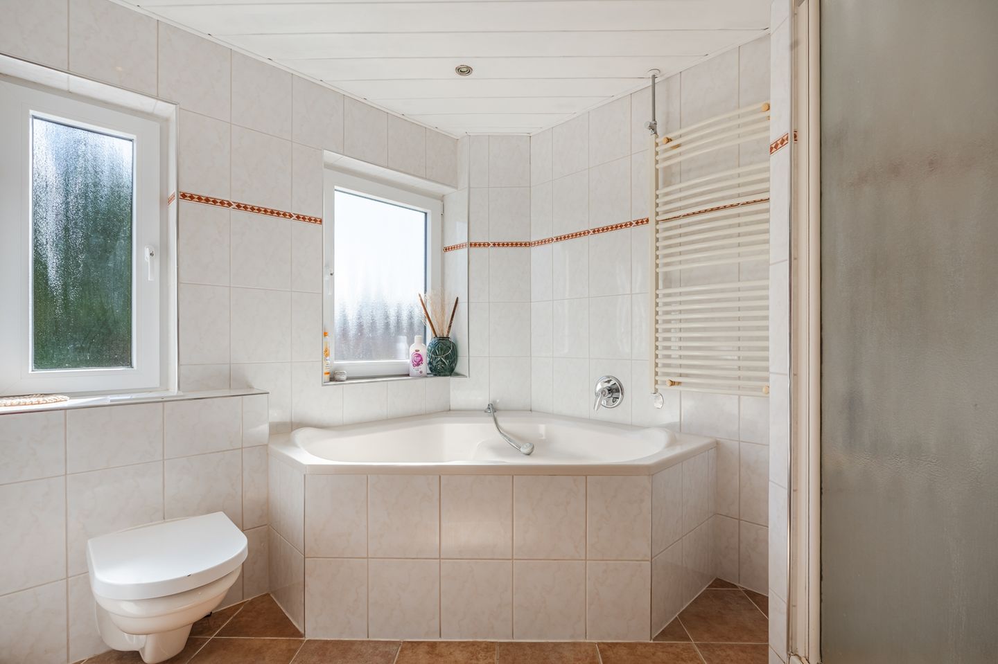 Spacious Semi-Detached Home with 4 Bedrooms, Garage and Energy Label B — 35
