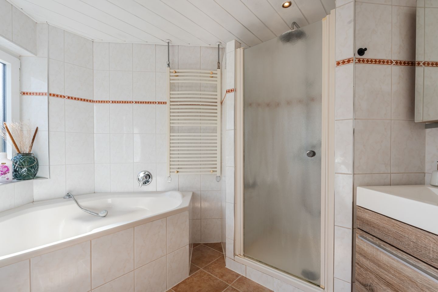 Spacious Semi-Detached Home with 4 Bedrooms, Garage and Energy Label B — 34