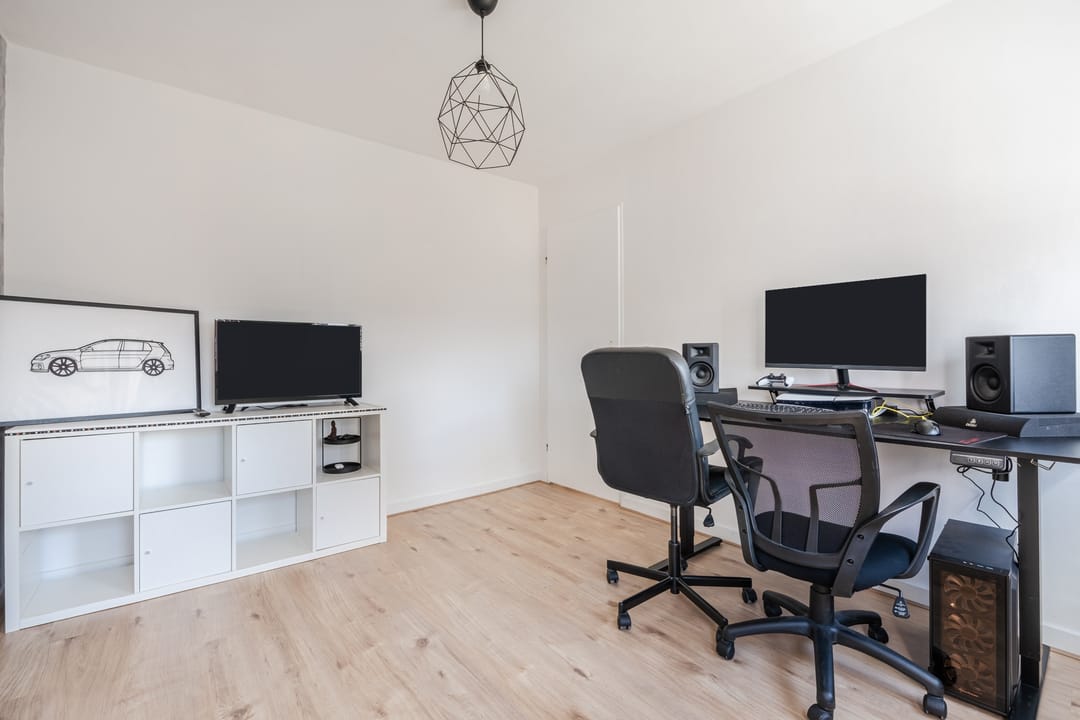 Spacious Semi-Detached Home with 4 Bedrooms, Garage and Energy Label B — 32