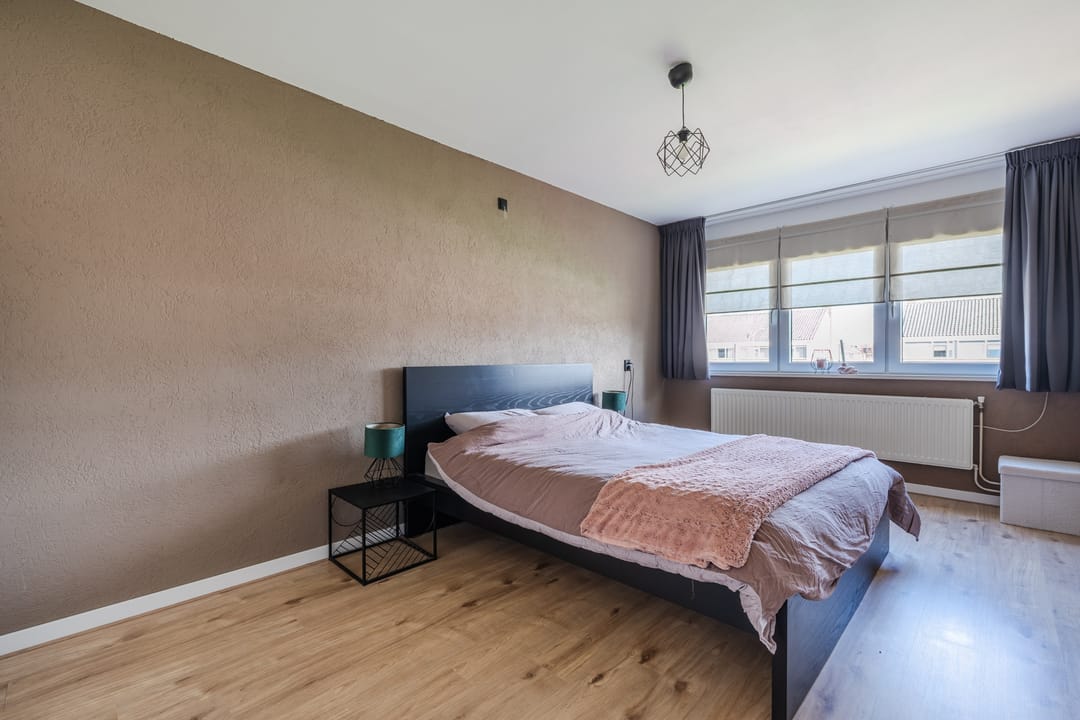 Spacious Semi-Detached Home with 4 Bedrooms, Garage and Energy Label B — 23