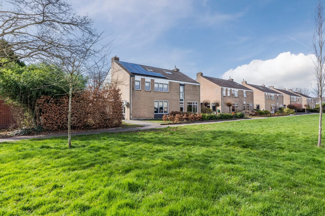 Spacious Semi-Detached Home with 4 Bedrooms, Garage and Energy Label B — 62