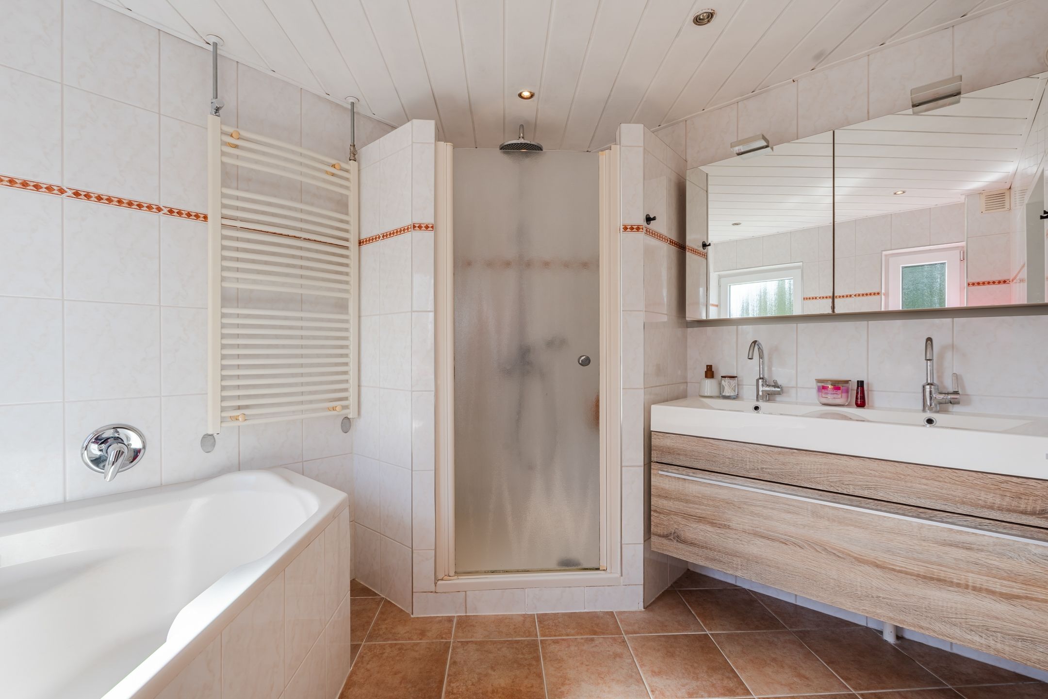 Spacious Semi-Detached Home with 4 Bedrooms, Garage and Energy Label B — 33