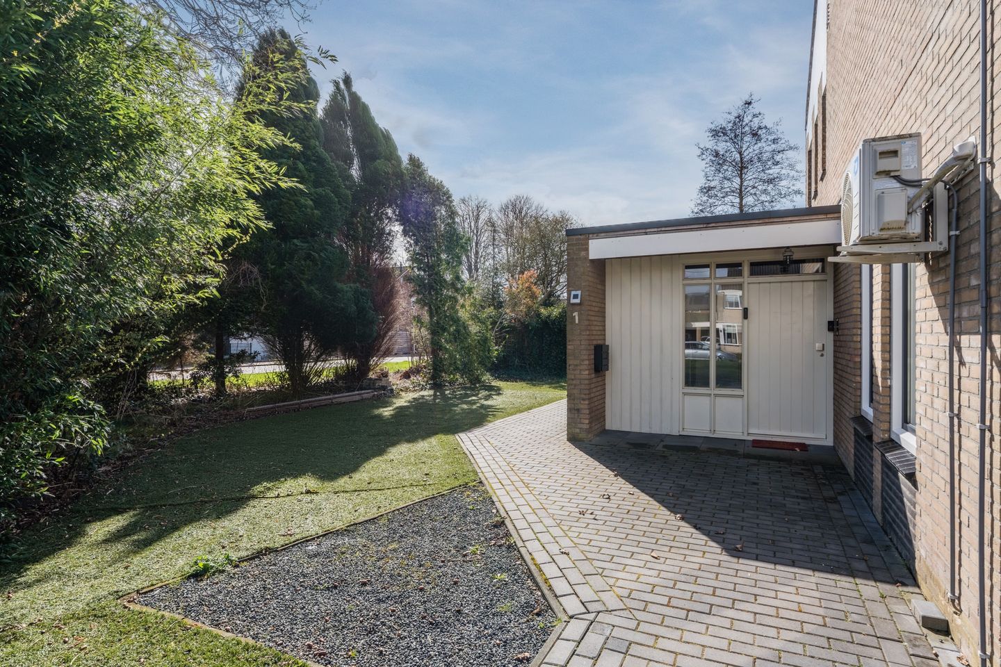 Spacious Semi-Detached Home with 4 Bedrooms, Garage and Energy Label B — 64