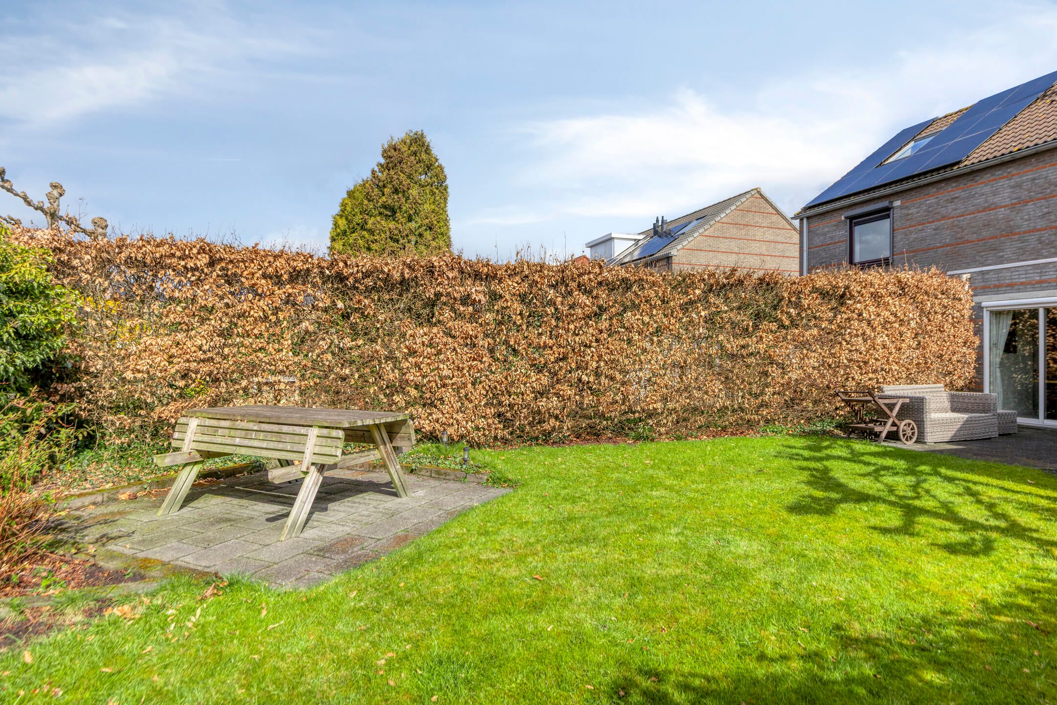 Extended Semi-Detached Family Home with Garage and Sunny Garden — 33