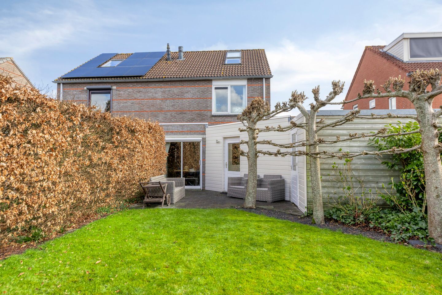 Extended Semi-Detached Family Home with Garage and Sunny Garden — 34