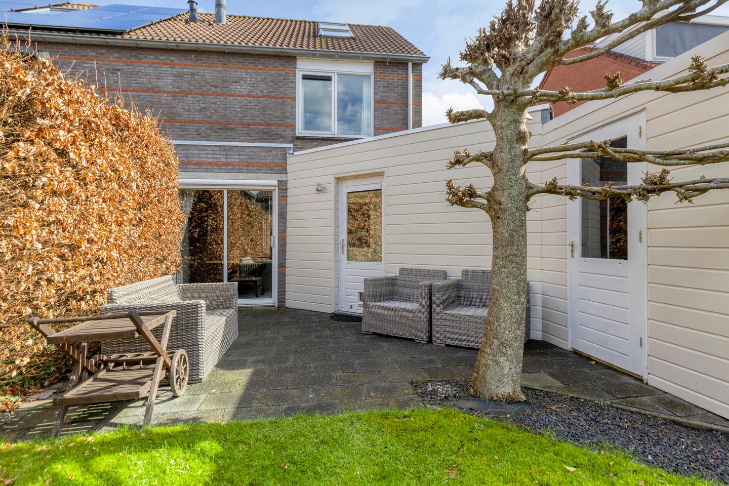 Extended Semi-Detached Family Home with Garage and Sunny Garden — 35