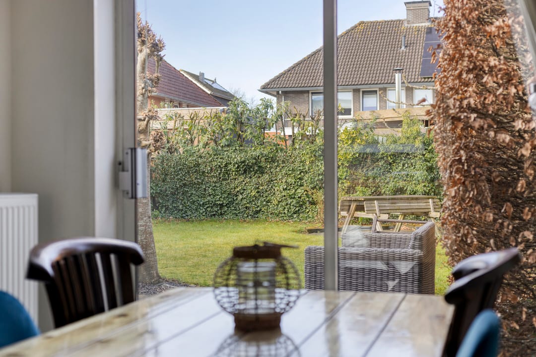 Extended Semi-Detached Family Home with Garage and Sunny Garden — 13