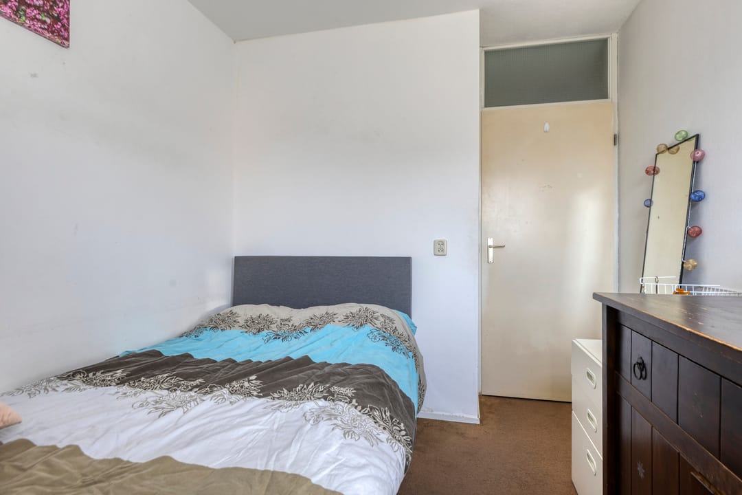 Extended Semi-Detached Family Home with Garage and Sunny Garden — 28
