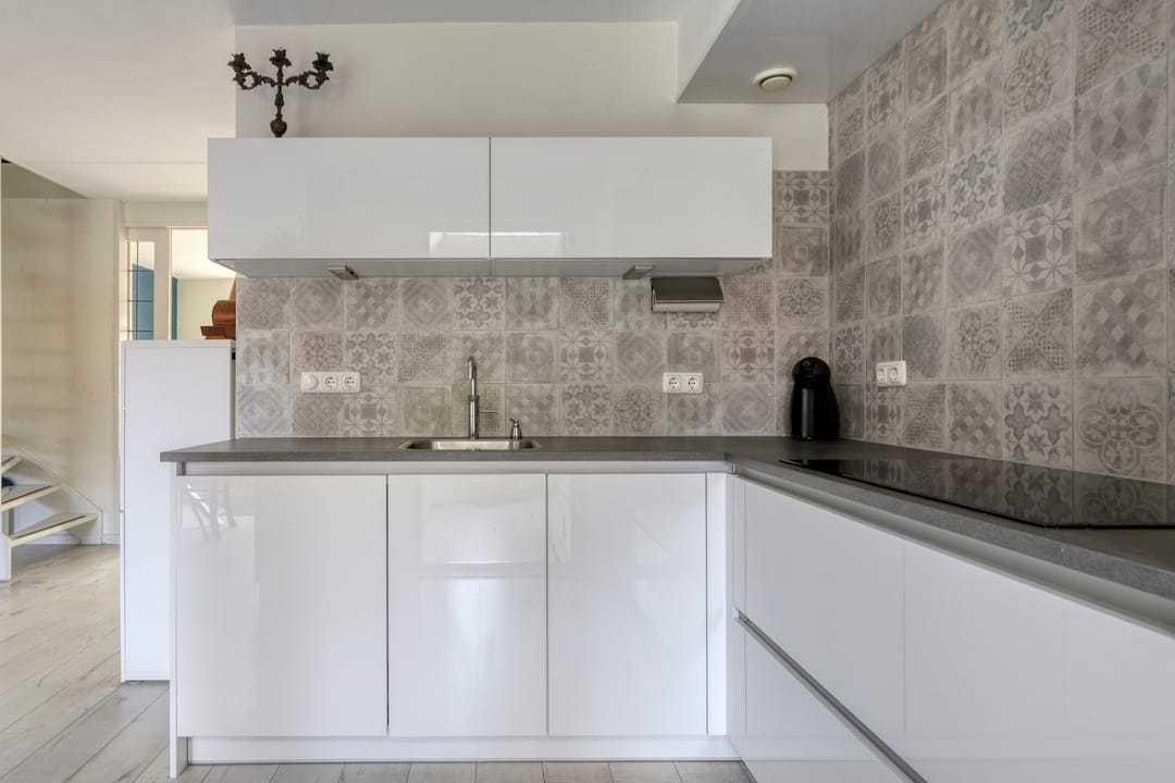 Extended Semi-Detached Family Home with Garage and Sunny Garden — 16