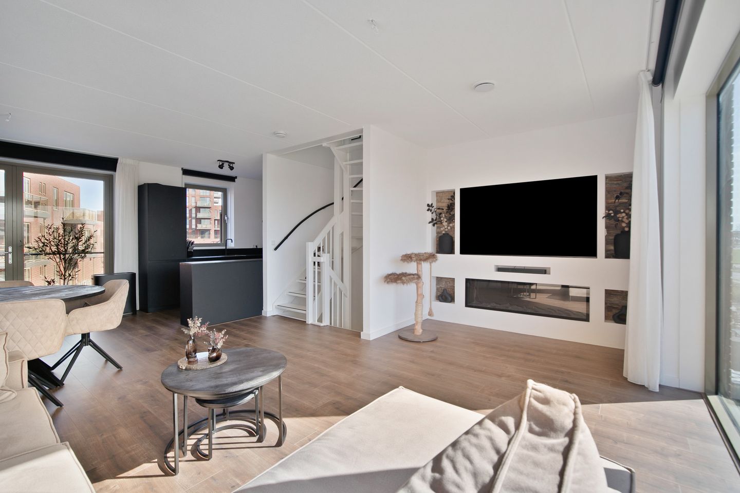 Virtually new energy-efficient terraced home with 2 living rooms in Dronten — 12