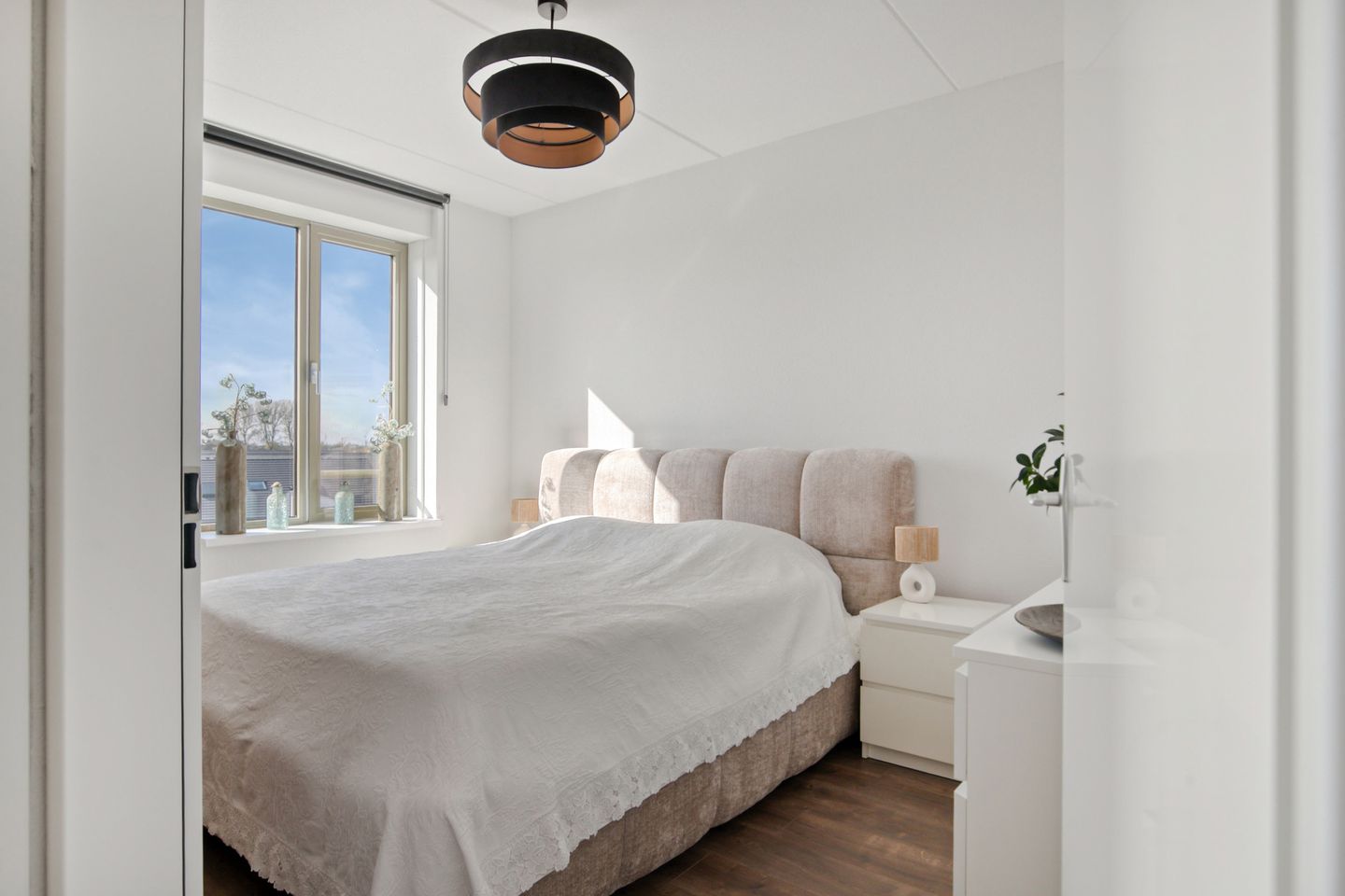 Virtually new energy-efficient terraced home with 2 living rooms in Dronten — 17