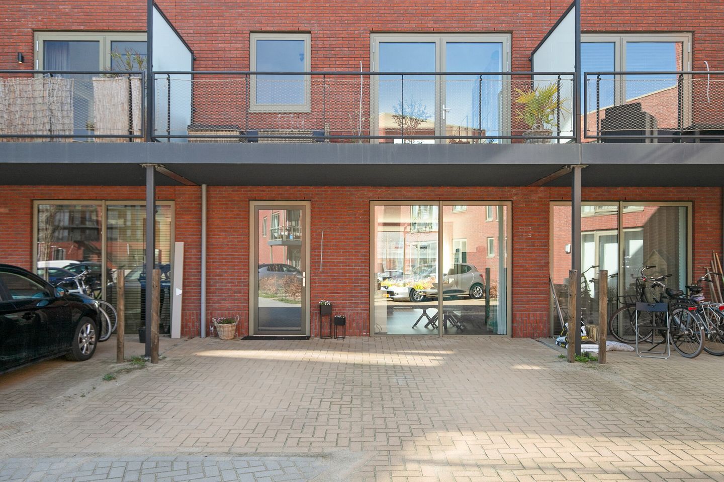 Virtually new energy-efficient terraced home with 2 living rooms in Dronten — 27