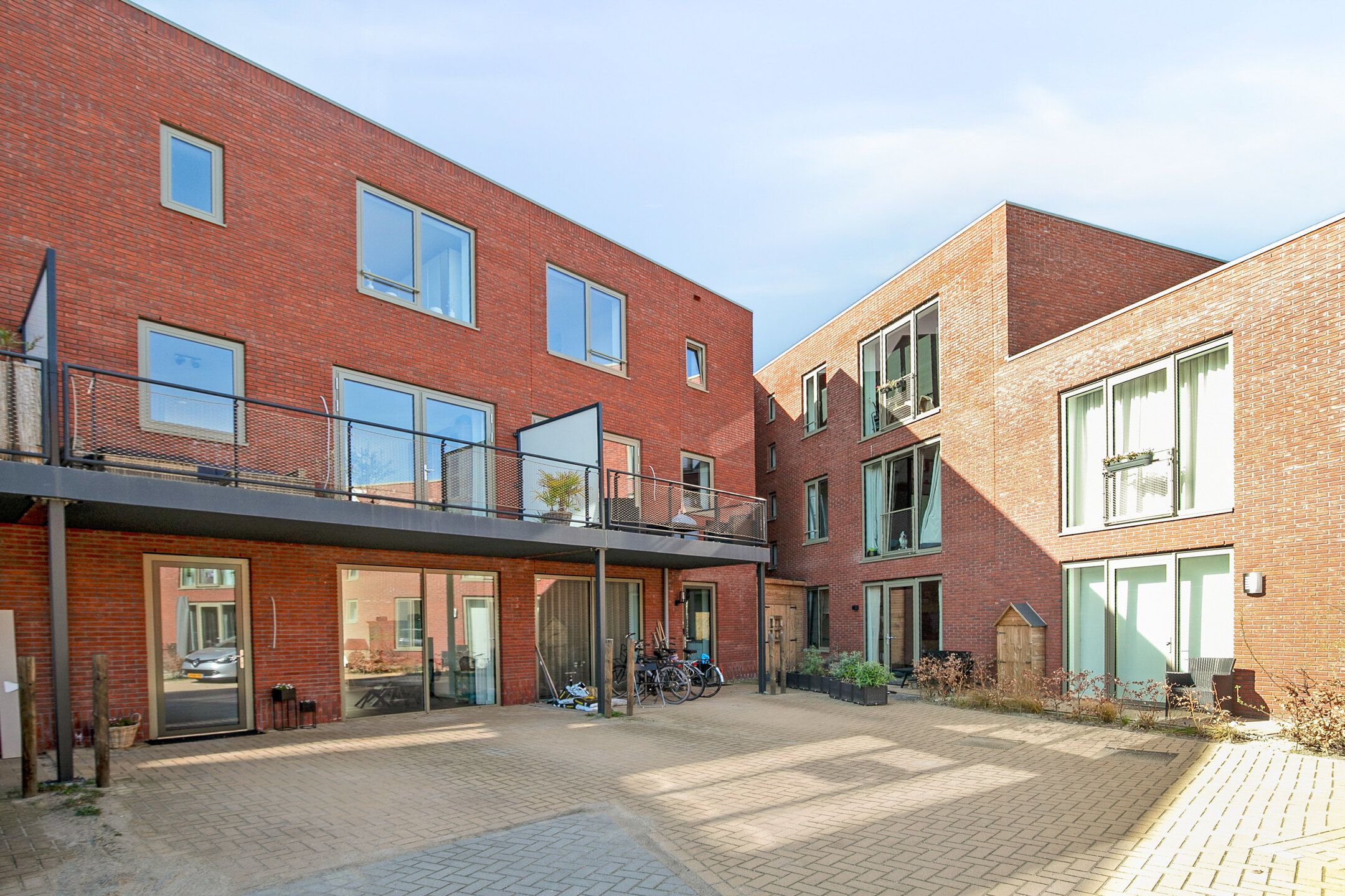 Virtually new energy-efficient terraced home with 2 living rooms in Dronten — 28