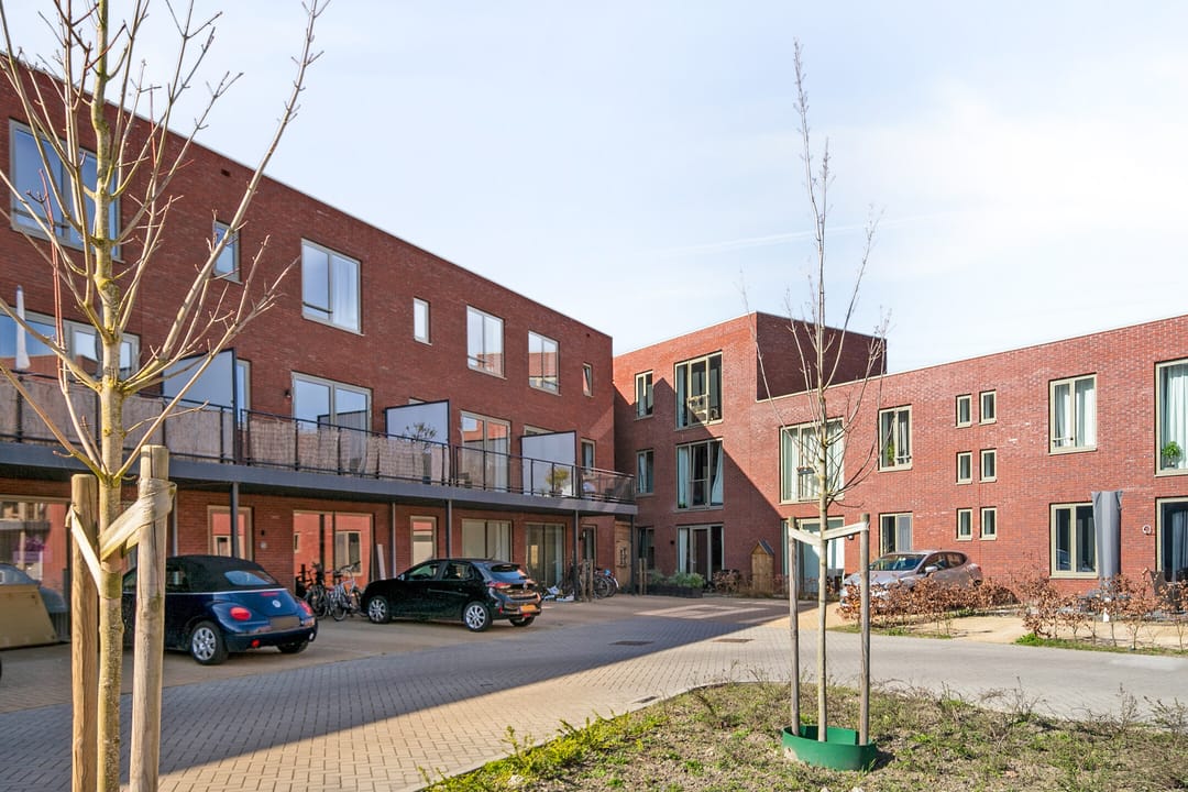 Virtually new energy-efficient terraced home with 2 living rooms in Dronten — 29