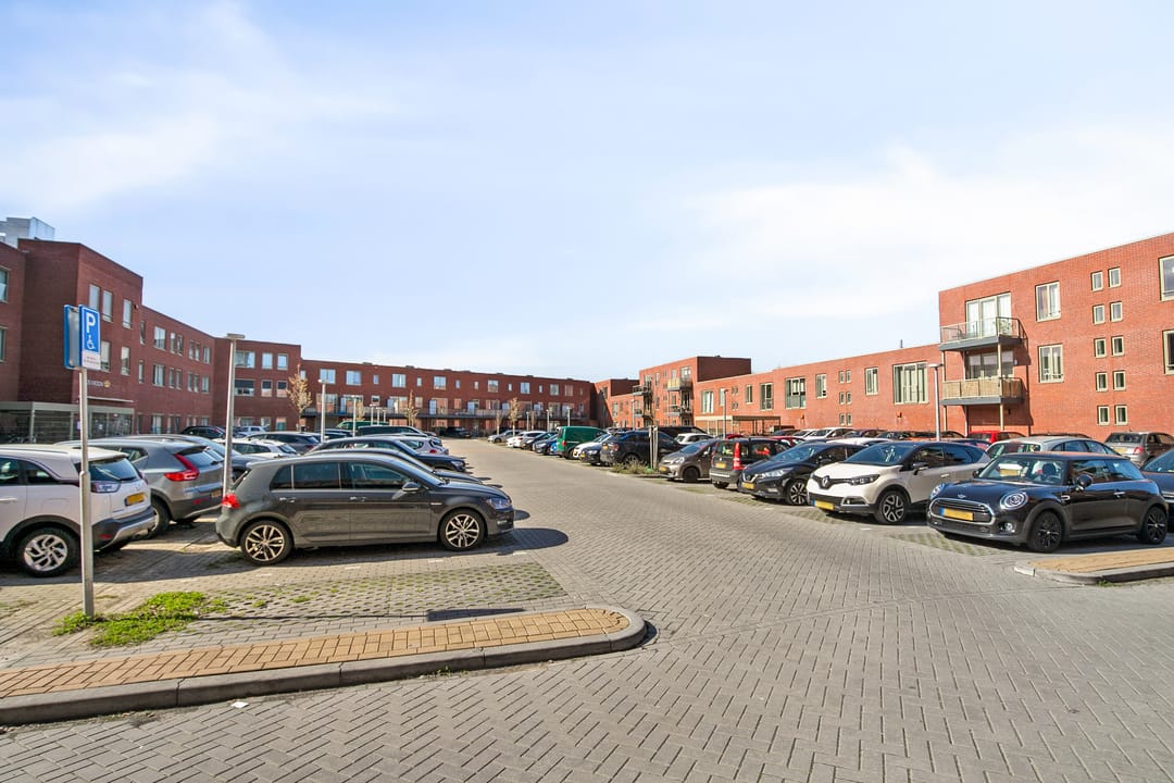 Virtually new energy-efficient terraced home with 2 living rooms in Dronten — 30