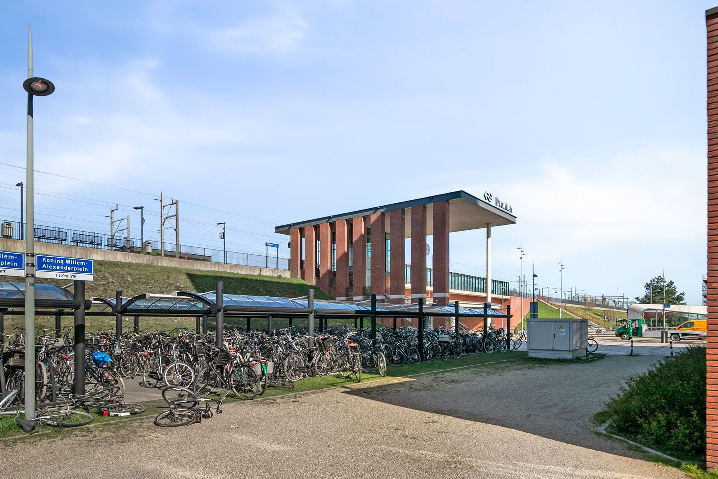 Virtually new energy-efficient terraced home with 2 living rooms in Dronten — 33