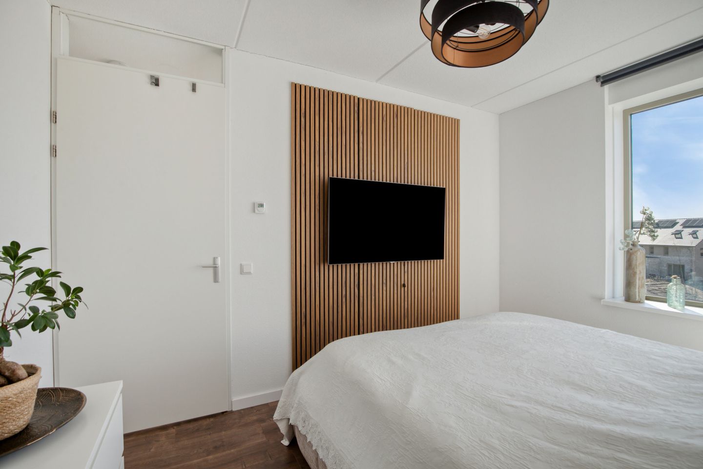 Virtually new energy-efficient terraced home with 2 living rooms in Dronten — 18