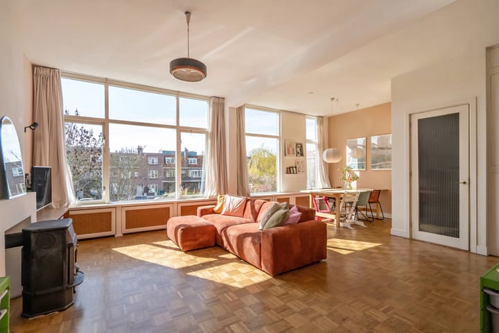 Photo 2 of Valkenboskade 233