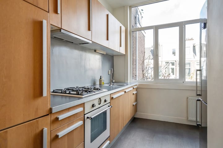 Photo 4 of Valkenboskade 233