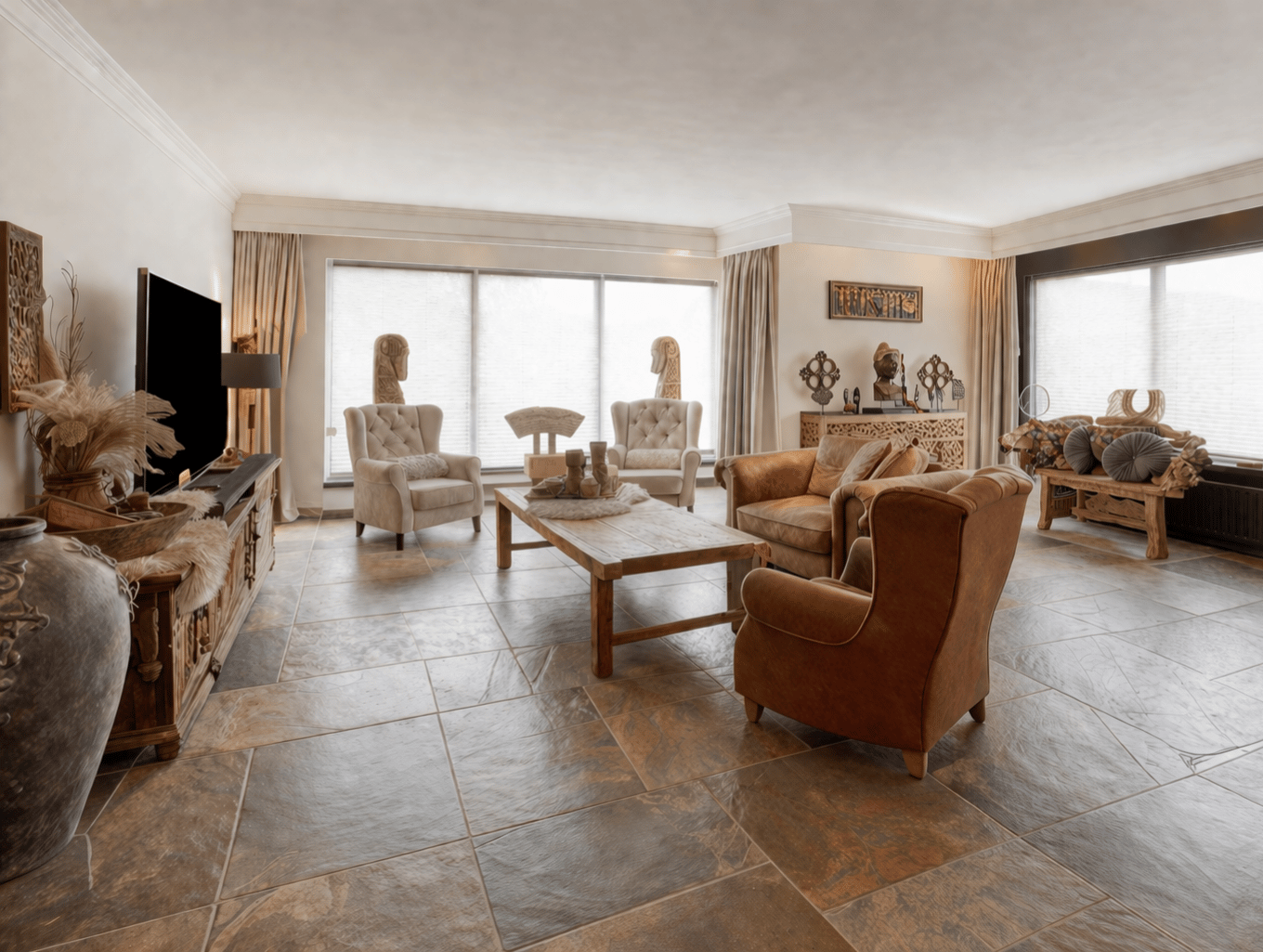 Spacious and Luxury Living with approximately 200 m² of Space and 5 Bedrooms — 14