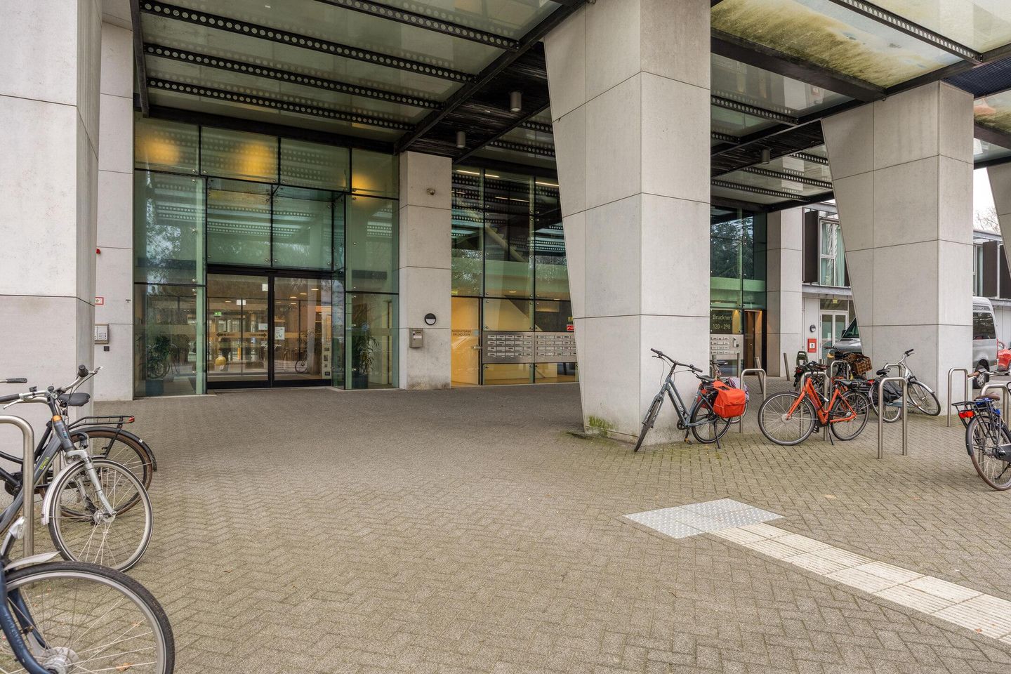 Foto 10 van Brucknerlaan 270