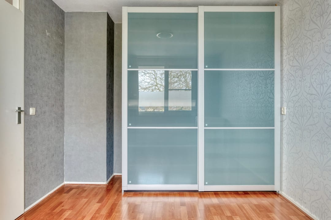 Ready-to-move-in apartment with spacious living room and balcony overlooking the Old Rhine — 17