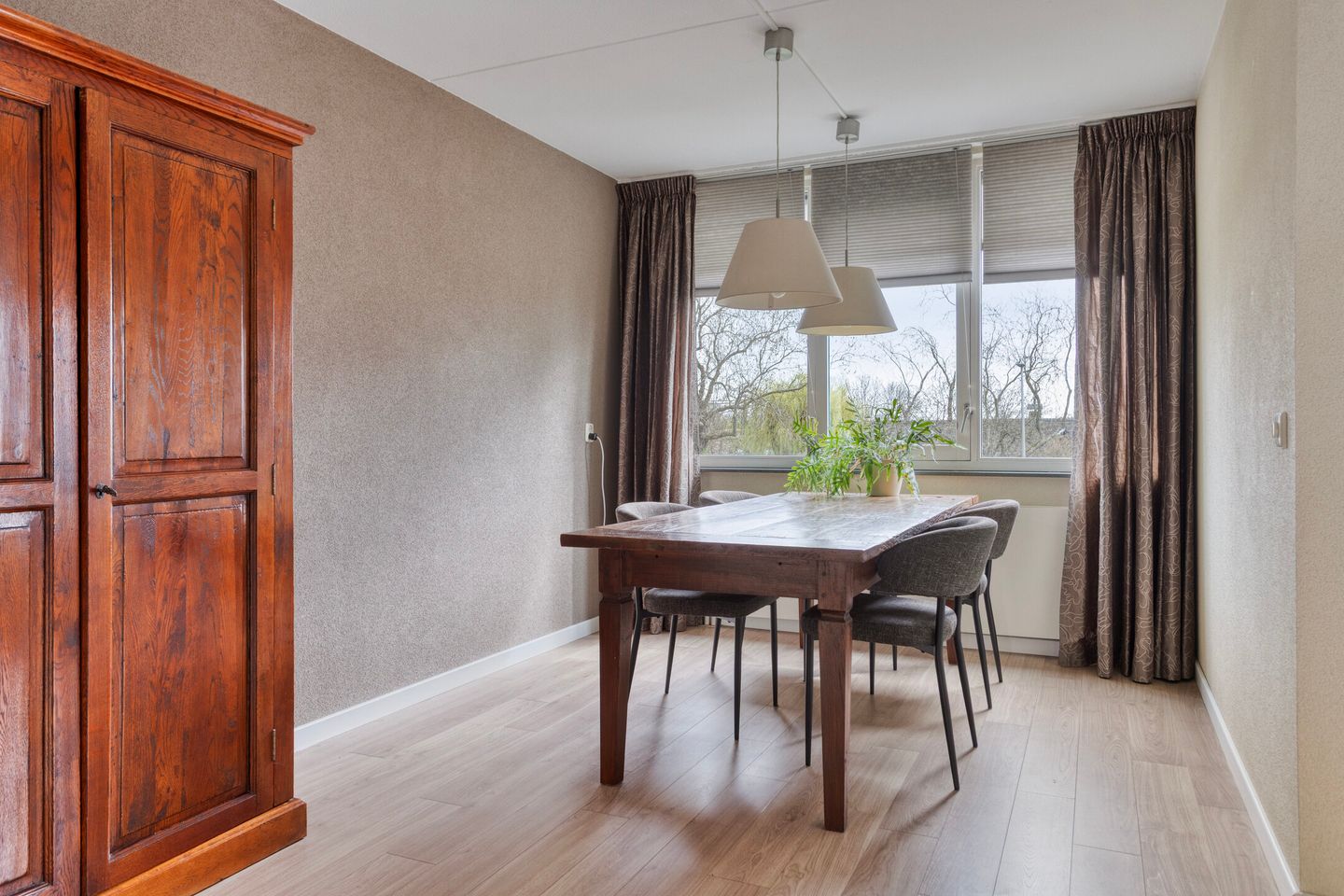 Ready-to-move-in apartment with spacious living room and balcony overlooking the Old Rhine — 14