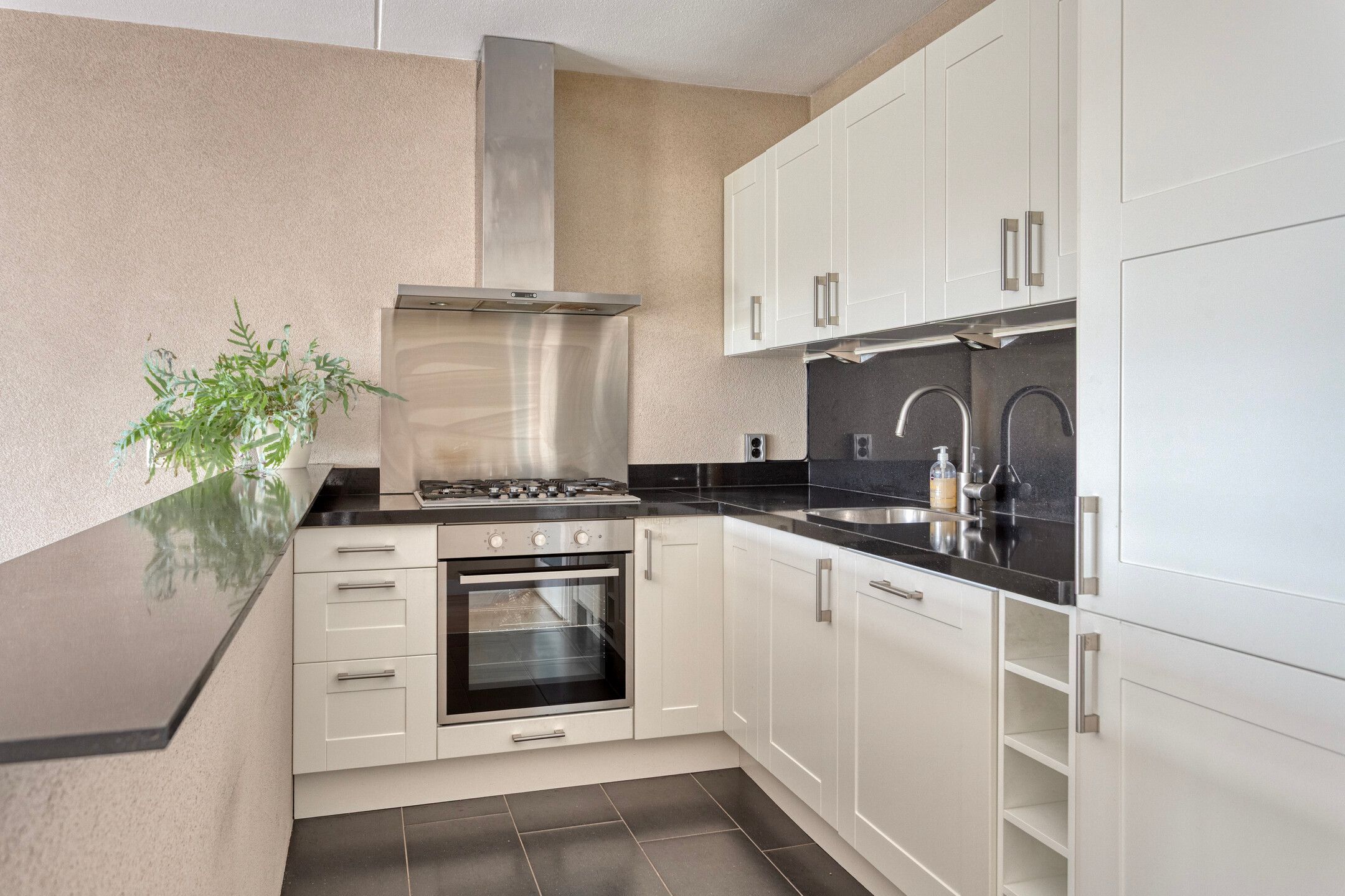 Ready-to-move-in apartment with spacious living room and balcony overlooking the Old Rhine — 15