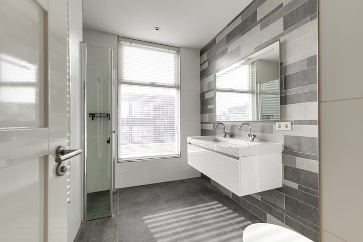 Photo 4 of Newtonplein 75