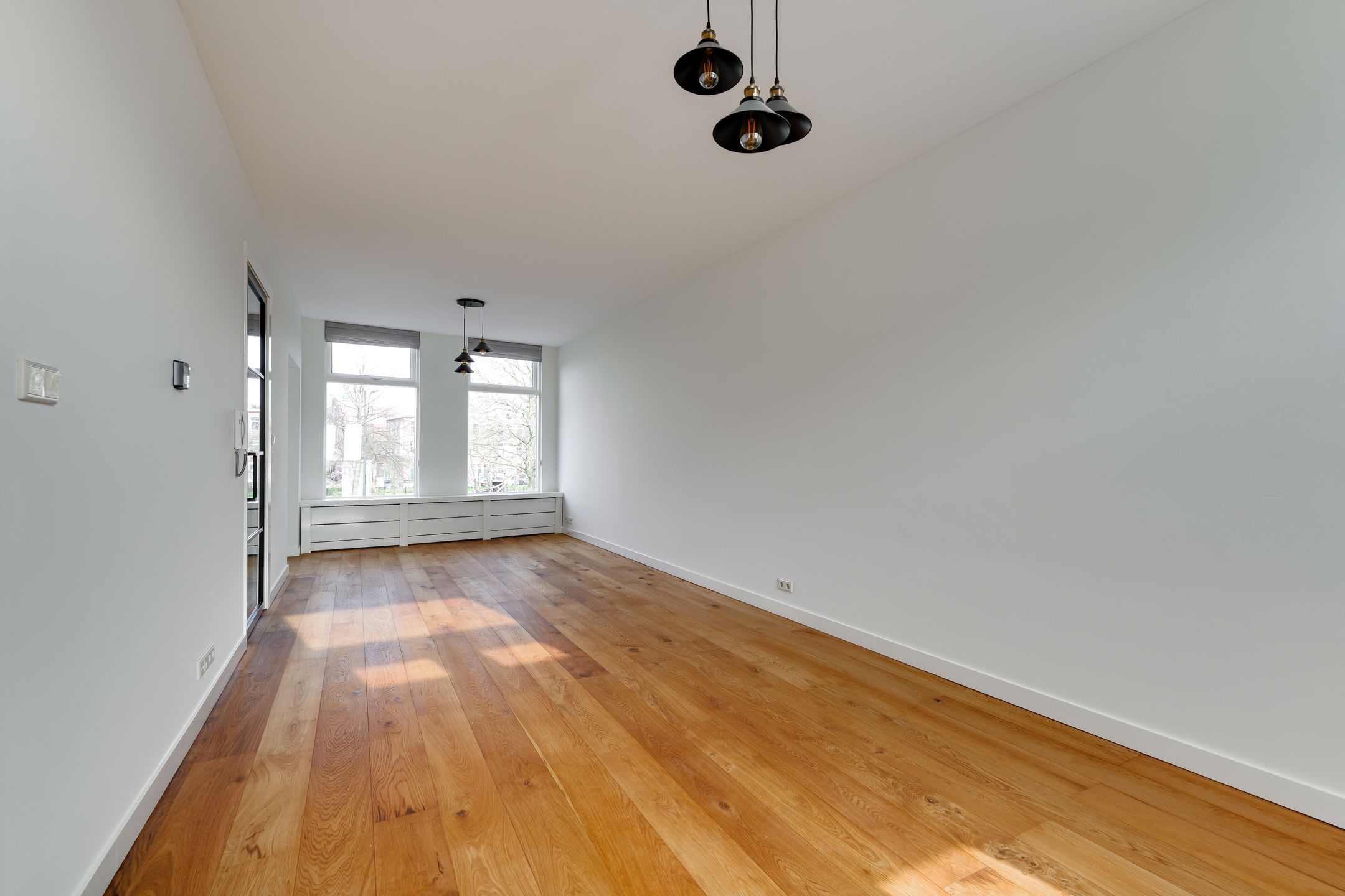 Fully renovated upper apartment with green square views in Valkenboskwartier — 12