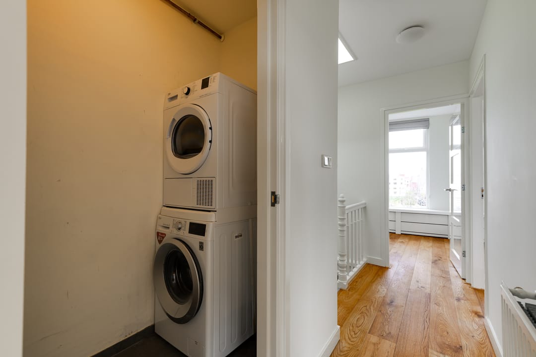 Fully renovated upper apartment with green square views in Valkenboskwartier — 23