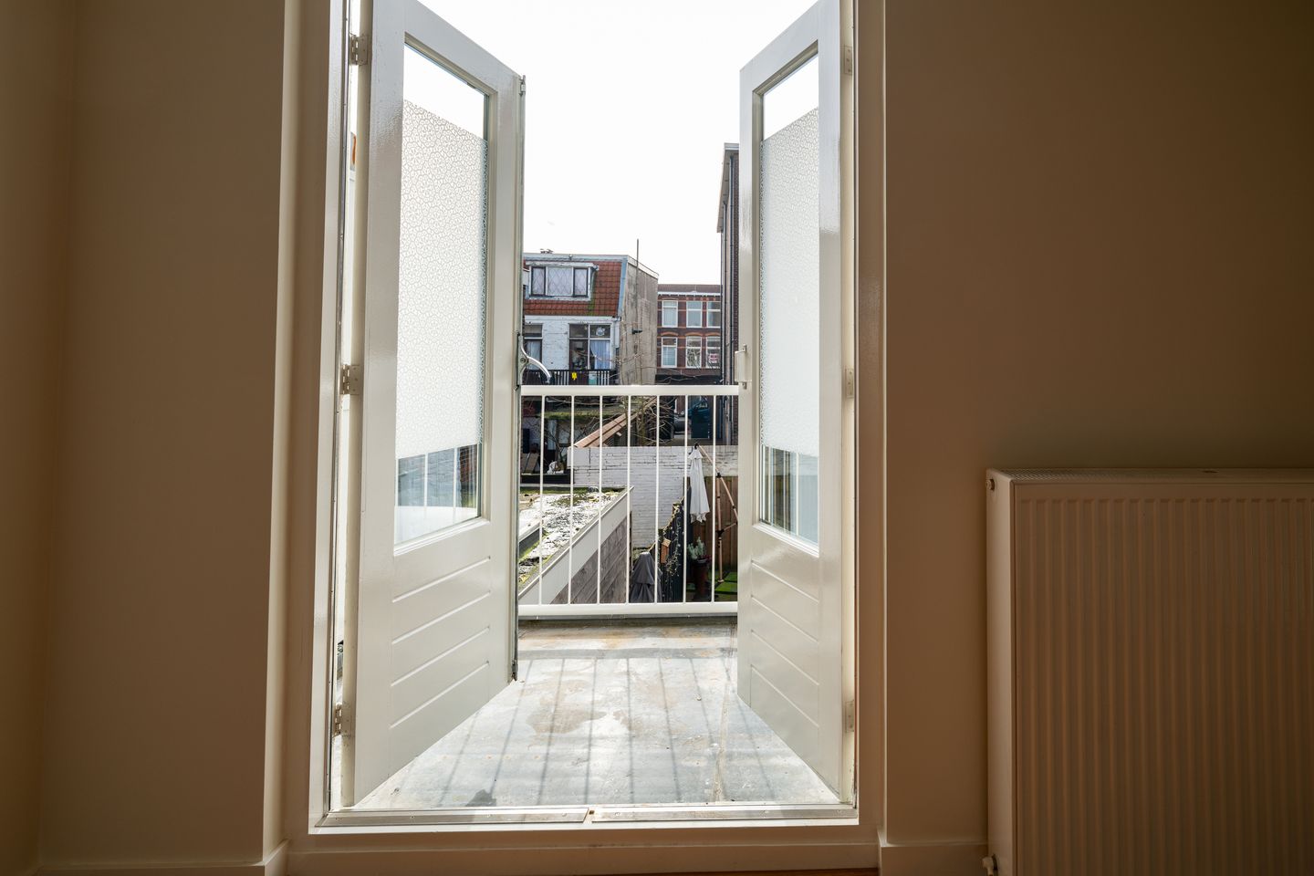 Fully renovated upper apartment with green square views in Valkenboskwartier — 14