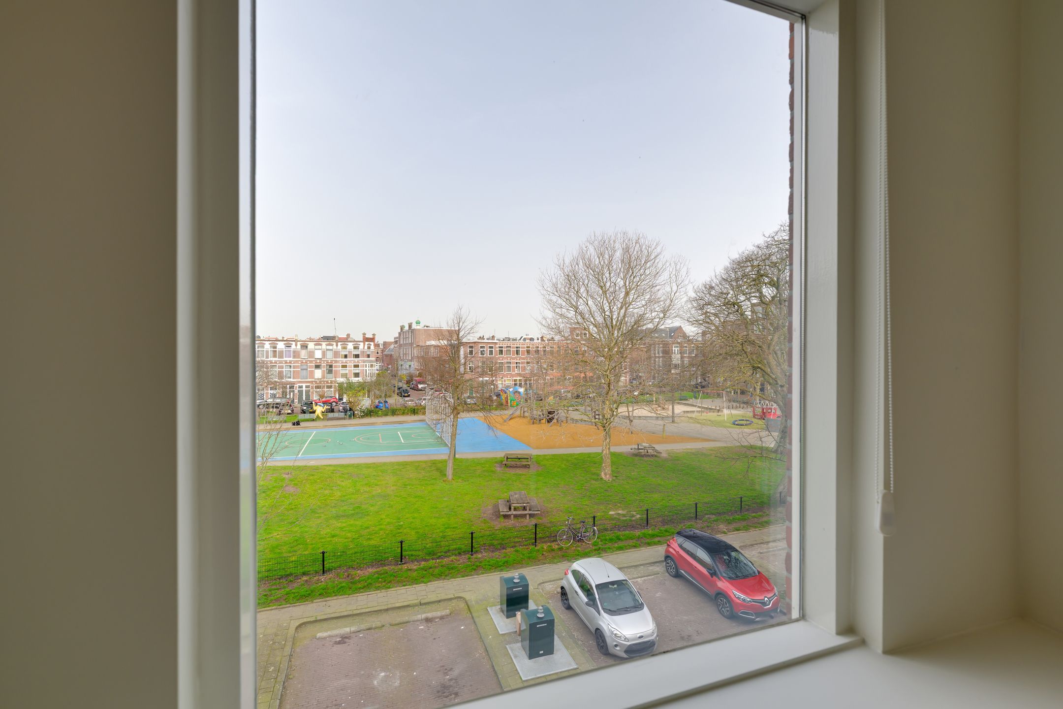 Fully renovated upper apartment with green square views in Valkenboskwartier — 24
