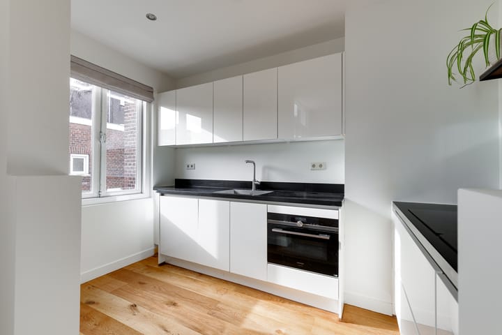 Photo 2 of Newtonplein 75