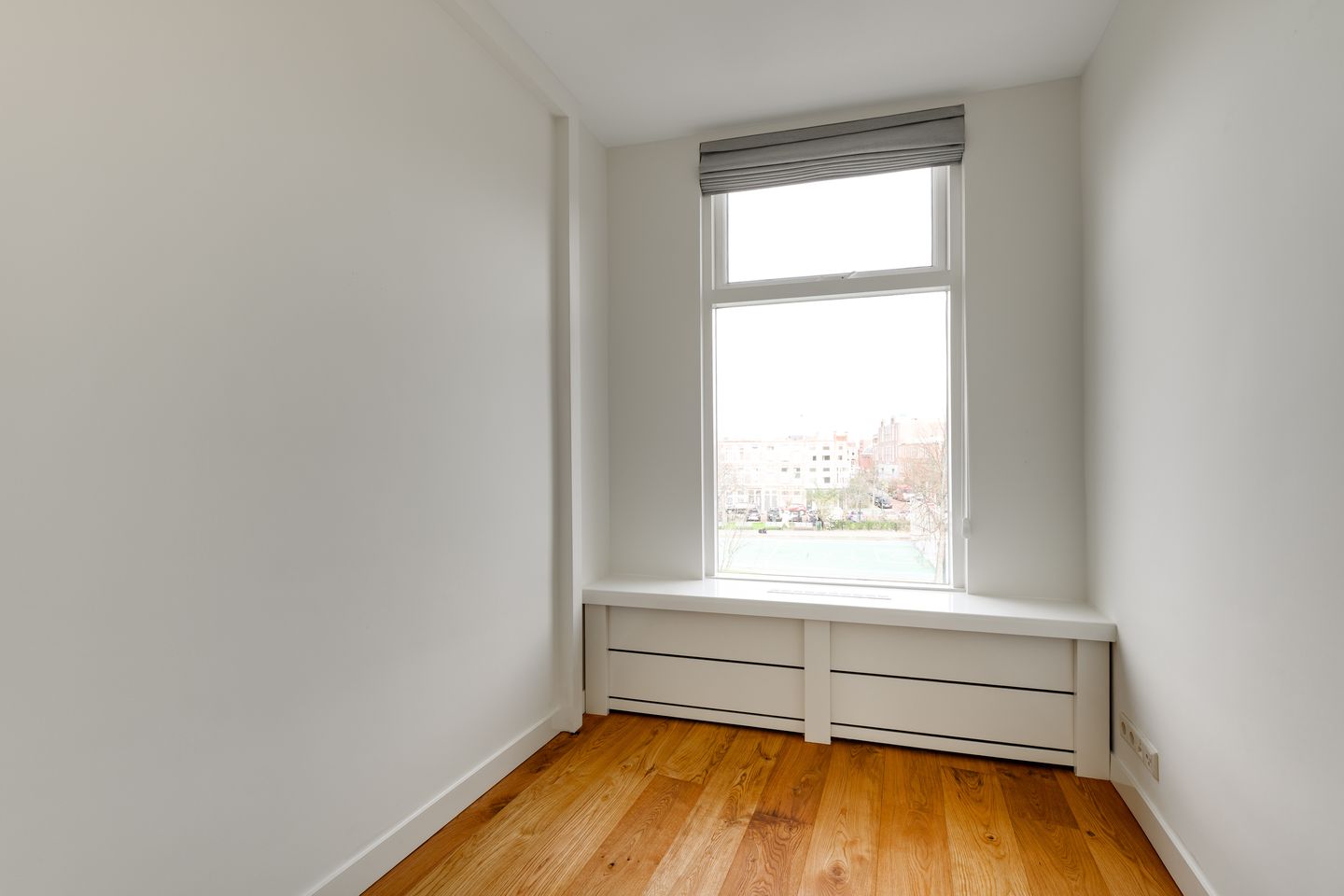 Fully renovated upper apartment with green square views in Valkenboskwartier — 20