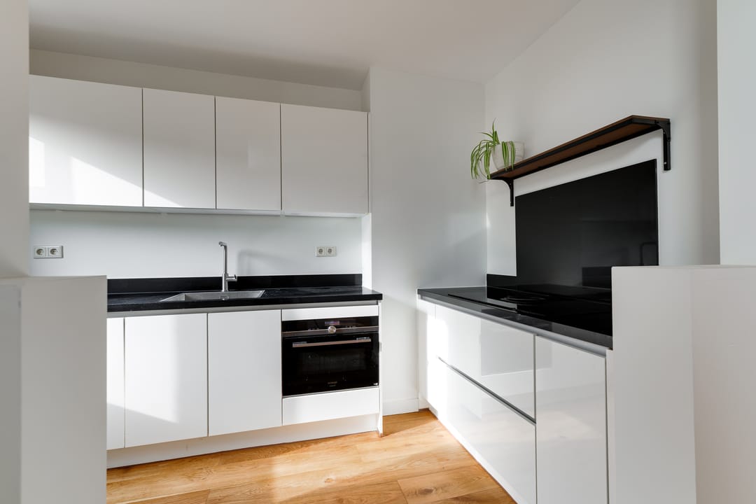 Fully renovated upper apartment with green square views in Valkenboskwartier — 13