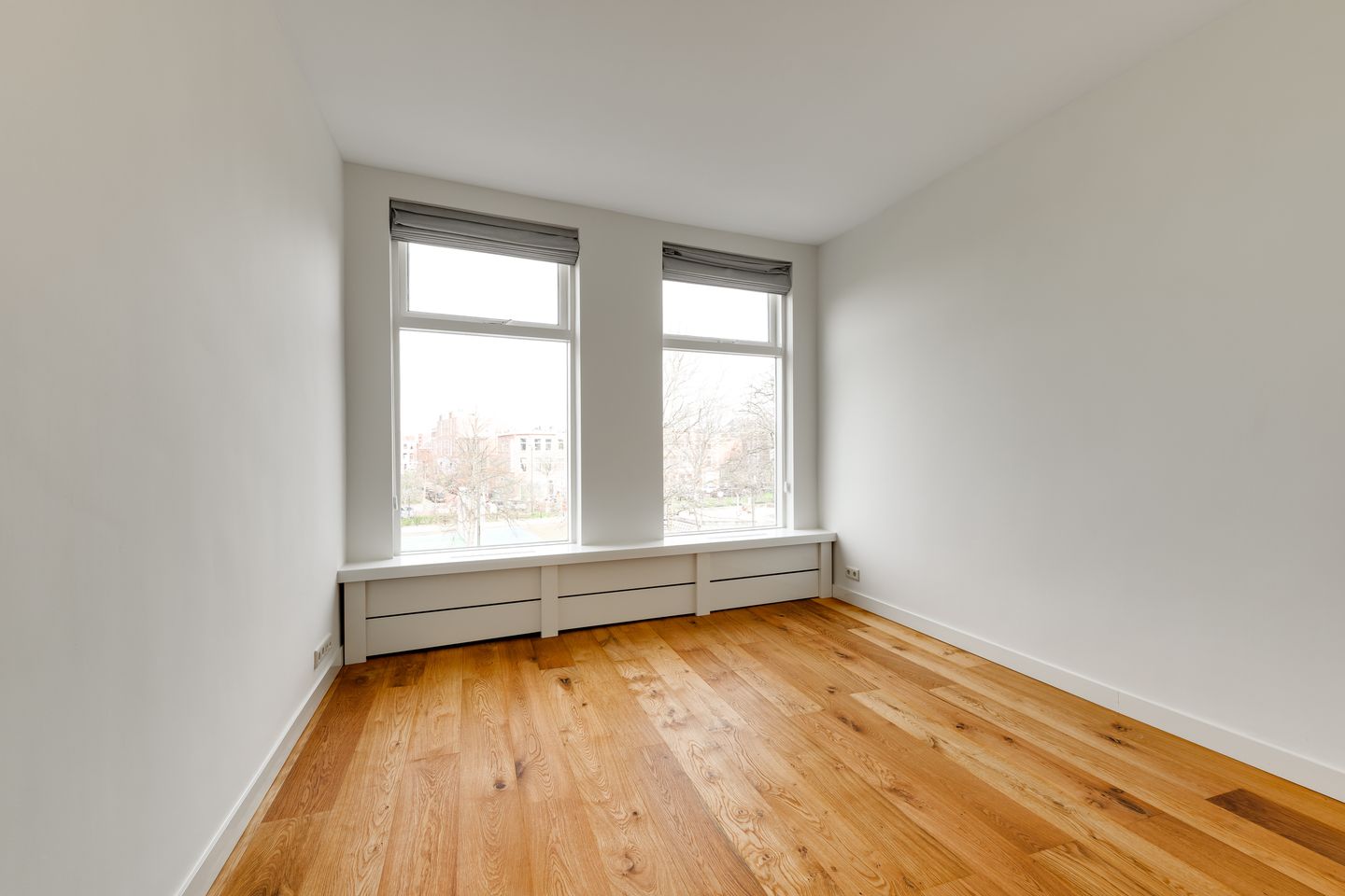Fully renovated upper apartment with green square views in Valkenboskwartier — 19