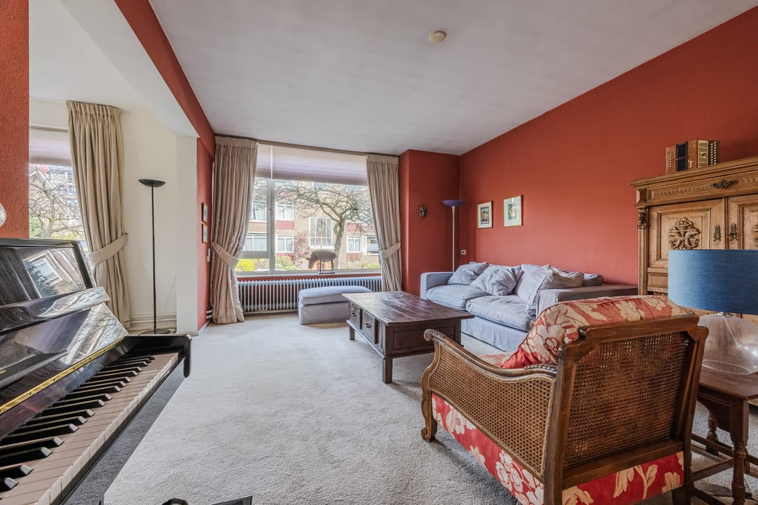 Light corner apartment in popular Bezuidenhout with sunny southwest balcony — 15