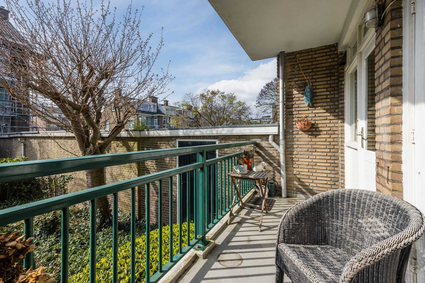 Light corner apartment in popular Bezuidenhout with sunny southwest balcony — 24