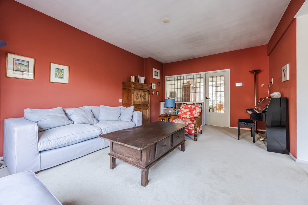 Light corner apartment in popular Bezuidenhout with sunny southwest balcony — 16