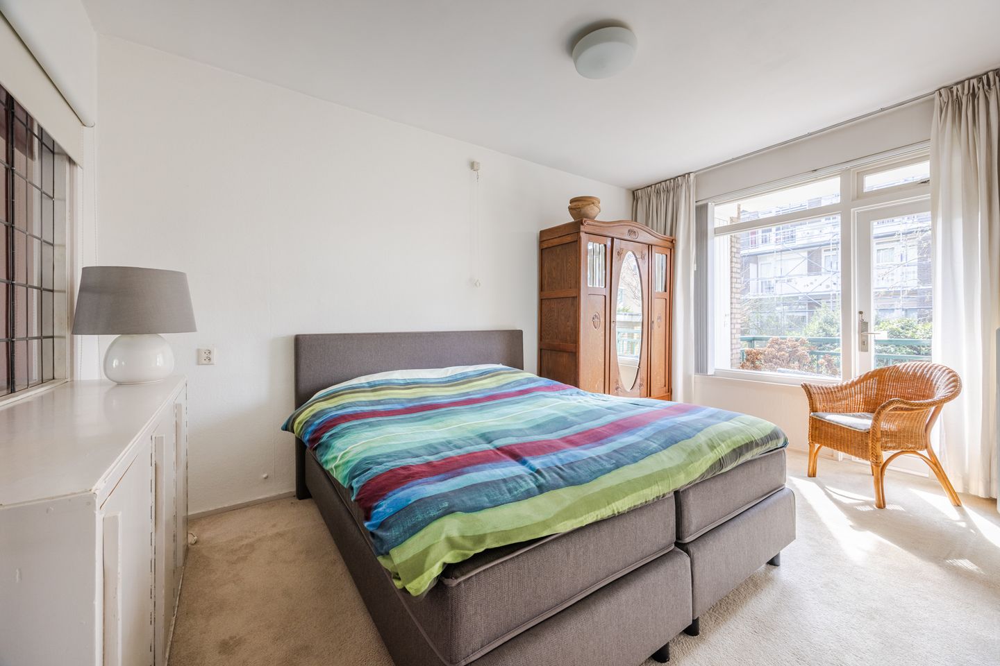 Light corner apartment in popular Bezuidenhout with sunny southwest balcony — 18