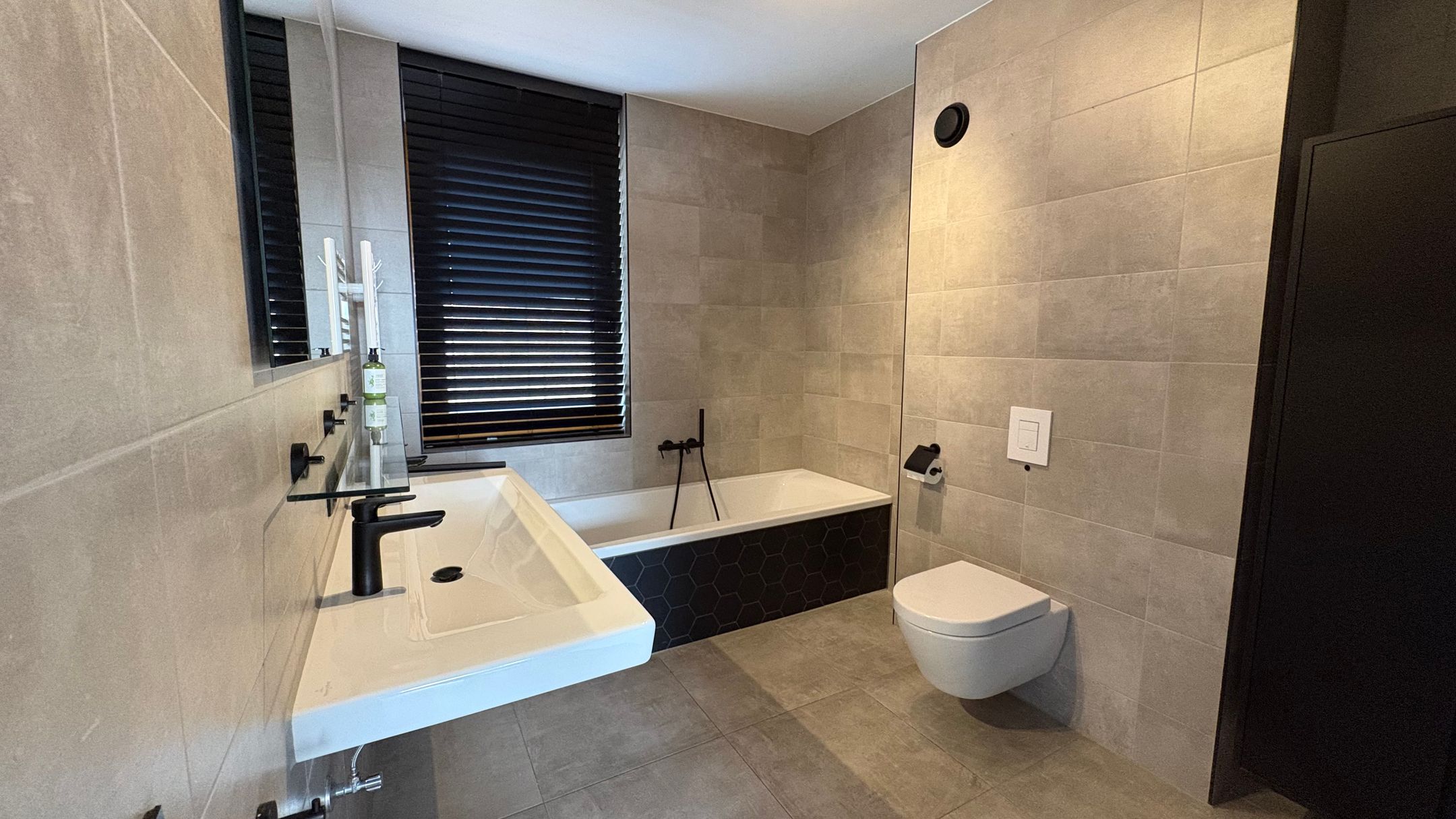 Luxury Detached Home in Duin with Dream Kitchen and Dual Bathrooms — 20