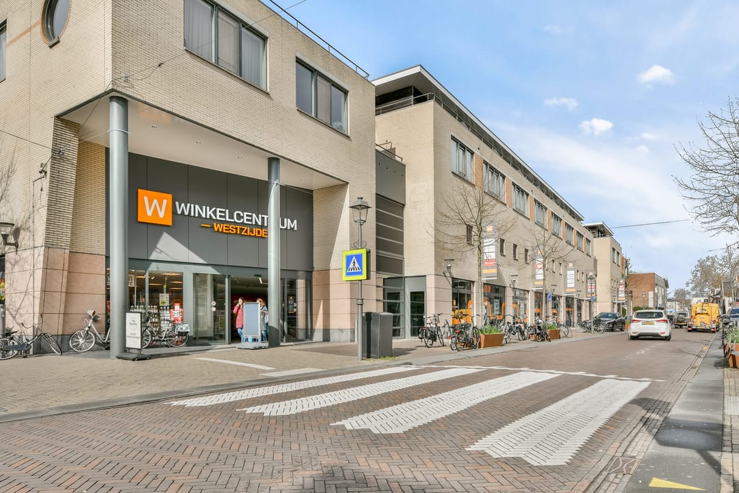 Renovated Double Upper House in Heart of Zaandam — 17