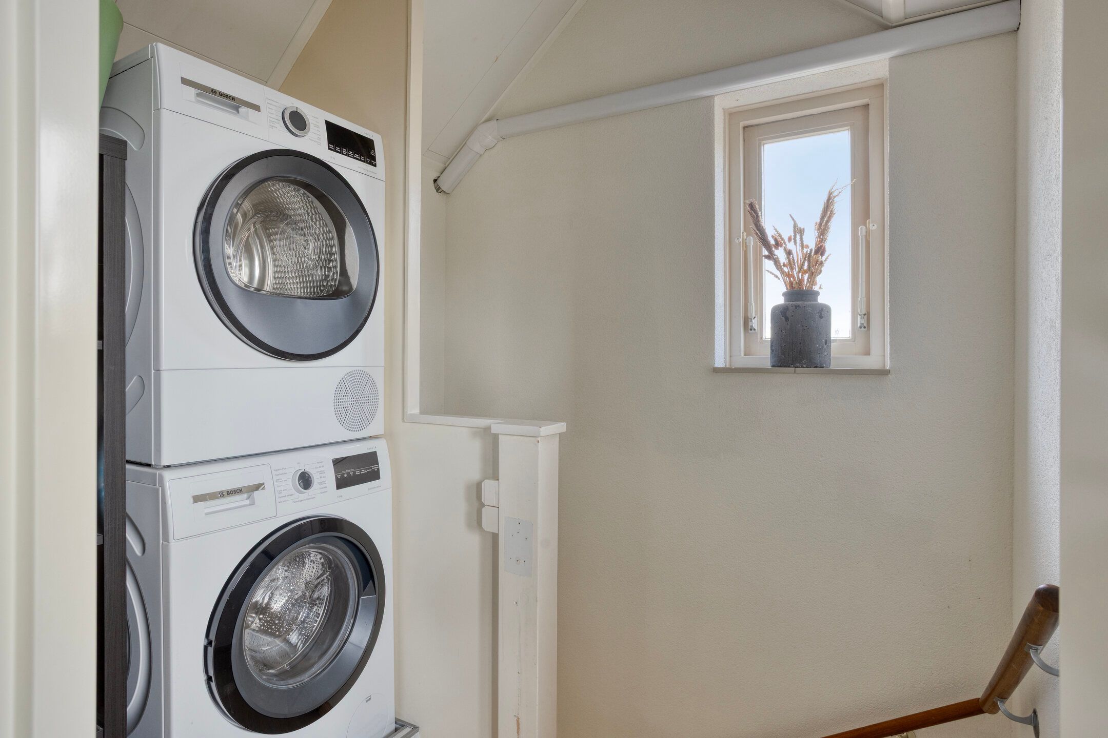 Fully Extended Move-in Ready Corner Home with Garage and Spacious Serre — 38