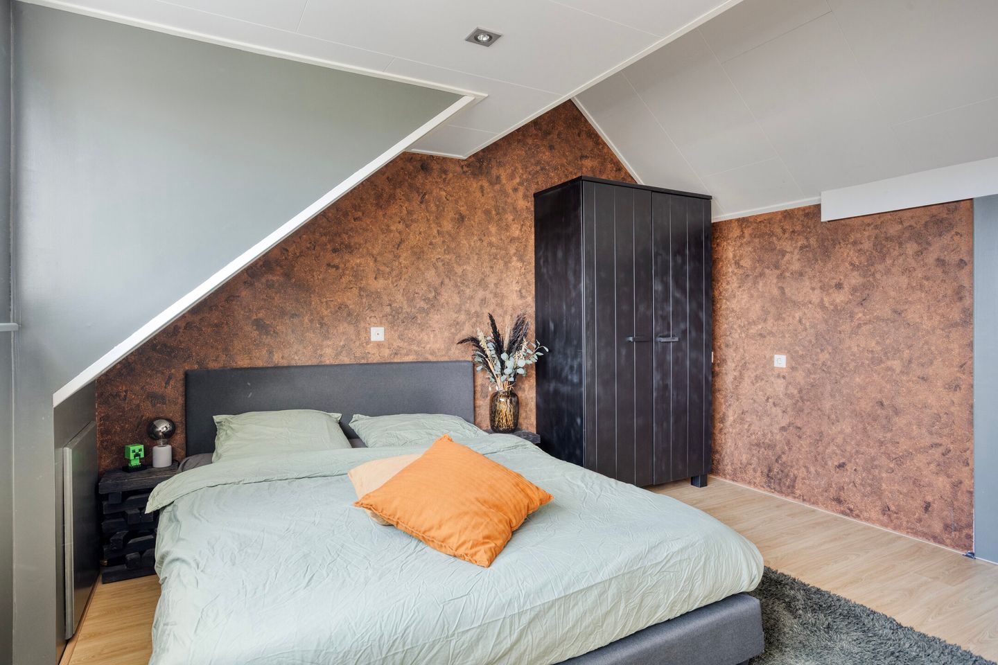 Fully Extended Move-in Ready Corner Home with Garage and Spacious Serre — 40
