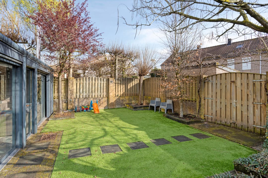 Fully Extended Move-in Ready Corner Home with Garage and Spacious Serre — 43