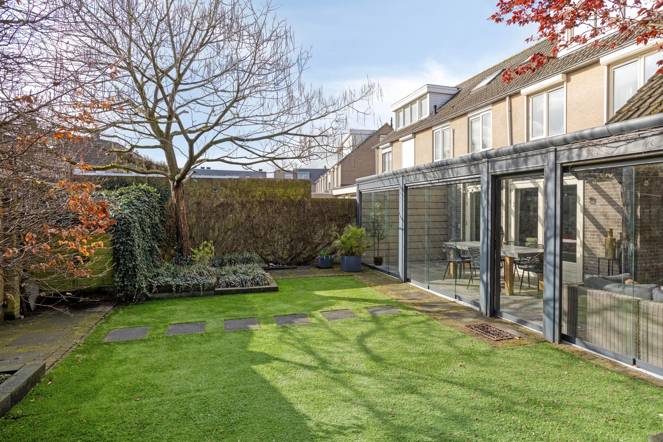 Fully Extended Move-in Ready Corner Home with Garage and Spacious Serre — 44
