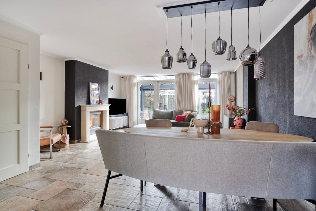 Fully Extended Move-in Ready Corner Home with Garage and Spacious Serre — 18