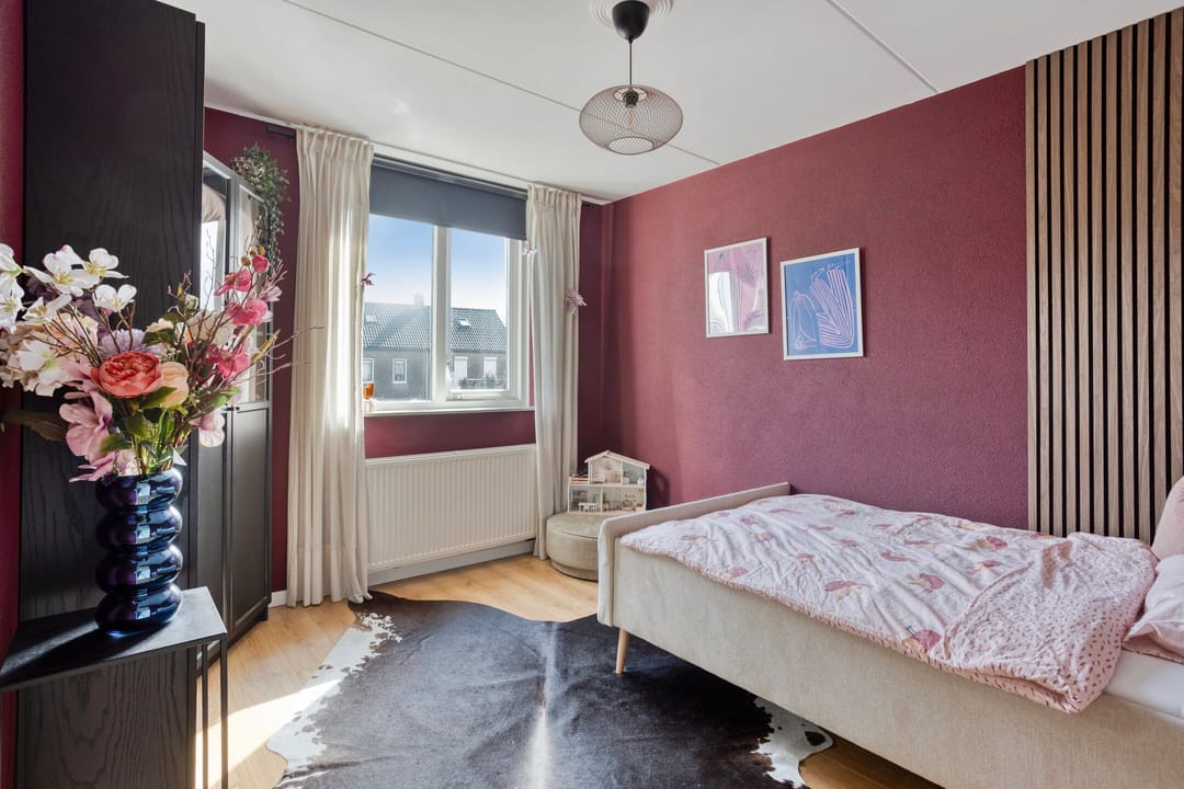Fully Extended Move-in Ready Corner Home with Garage and Spacious Serre — 34